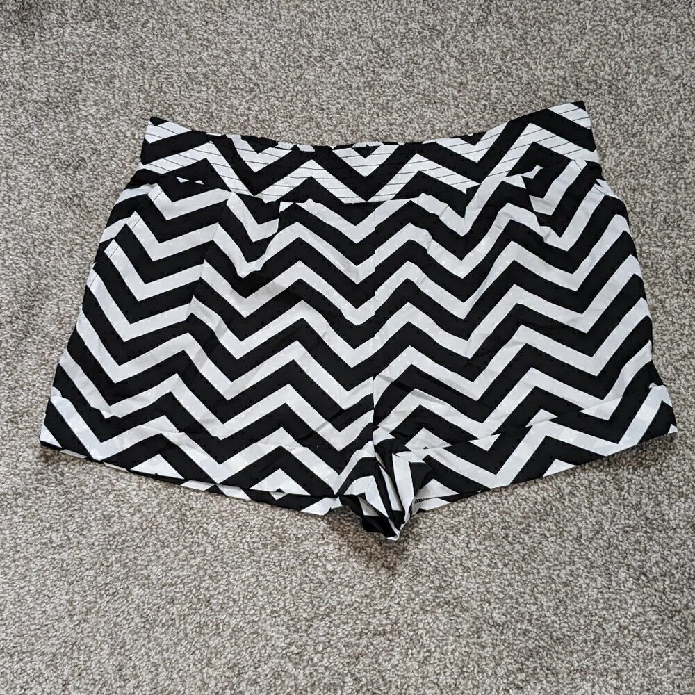 Women's "Heart Soul" Black & White Chevron Striped Athletic Shorts; Size L